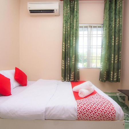 Oyo 1224 Hotel Hajah Rohayah Tanjong Malim Exteriör bild