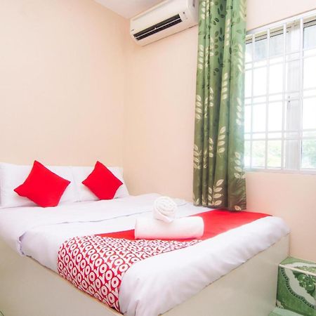Oyo 1224 Hotel Hajah Rohayah Tanjong Malim Exteriör bild
