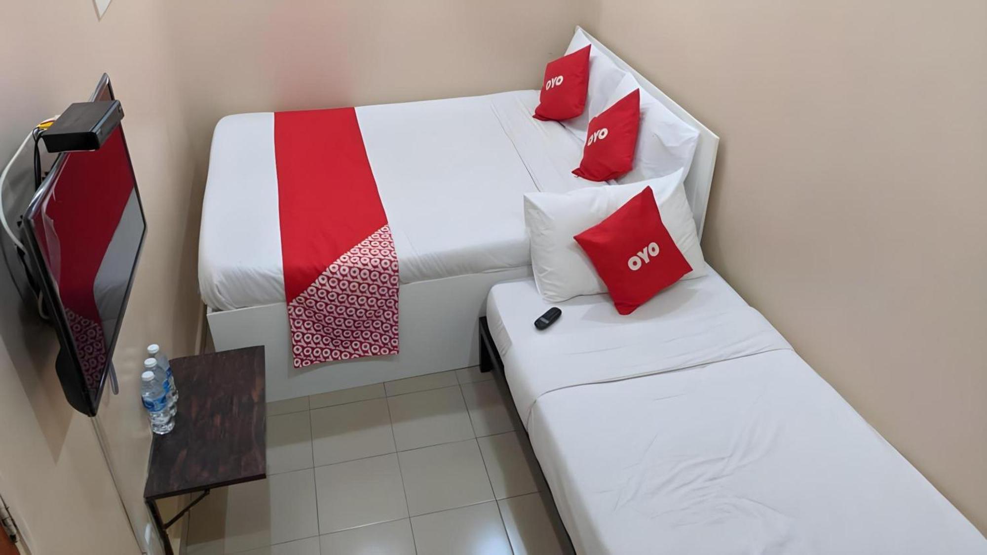 Oyo 1224 Hotel Hajah Rohayah Tanjong Malim Exteriör bild