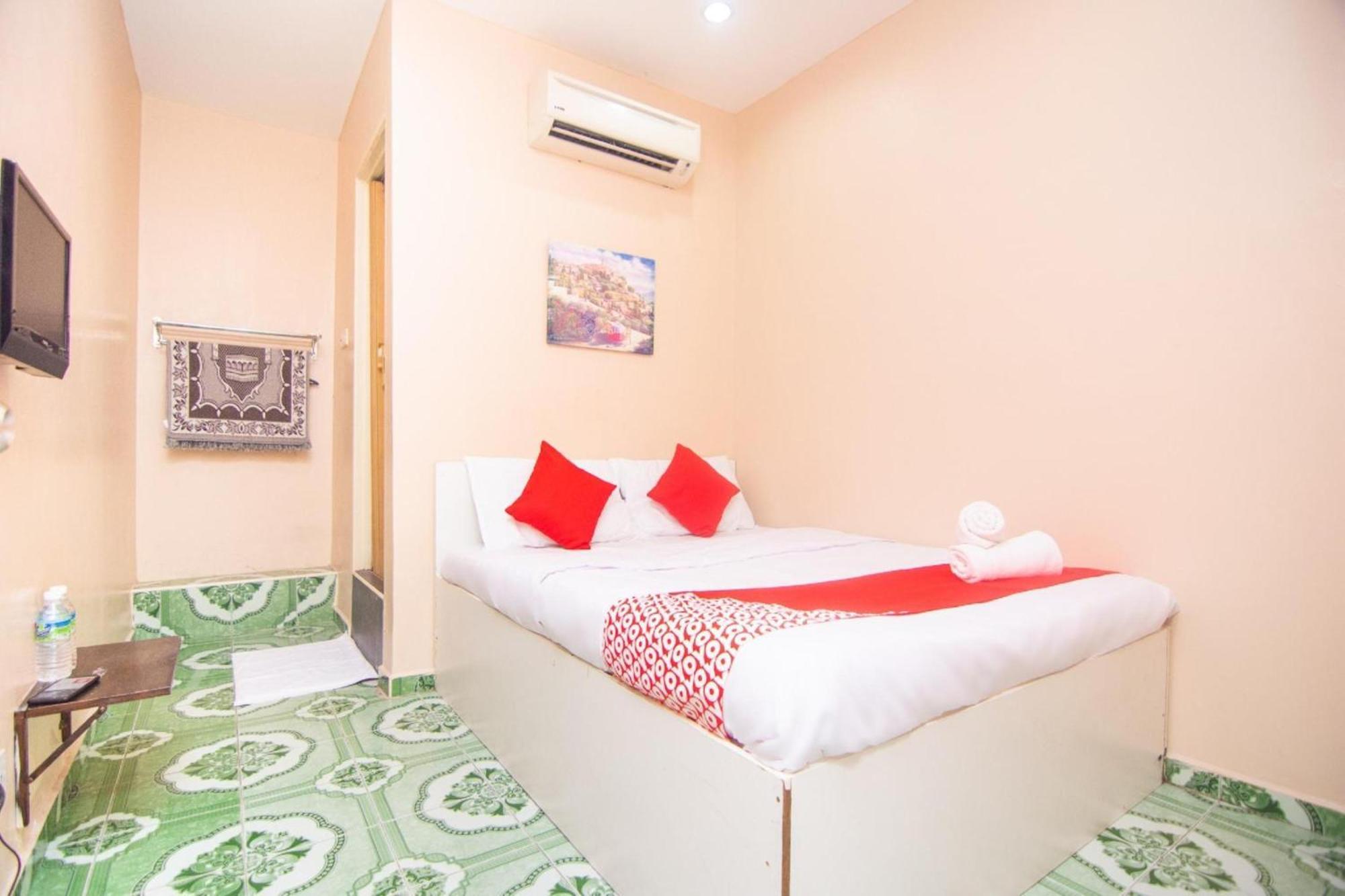 Oyo 1224 Hotel Hajah Rohayah Tanjong Malim Exteriör bild