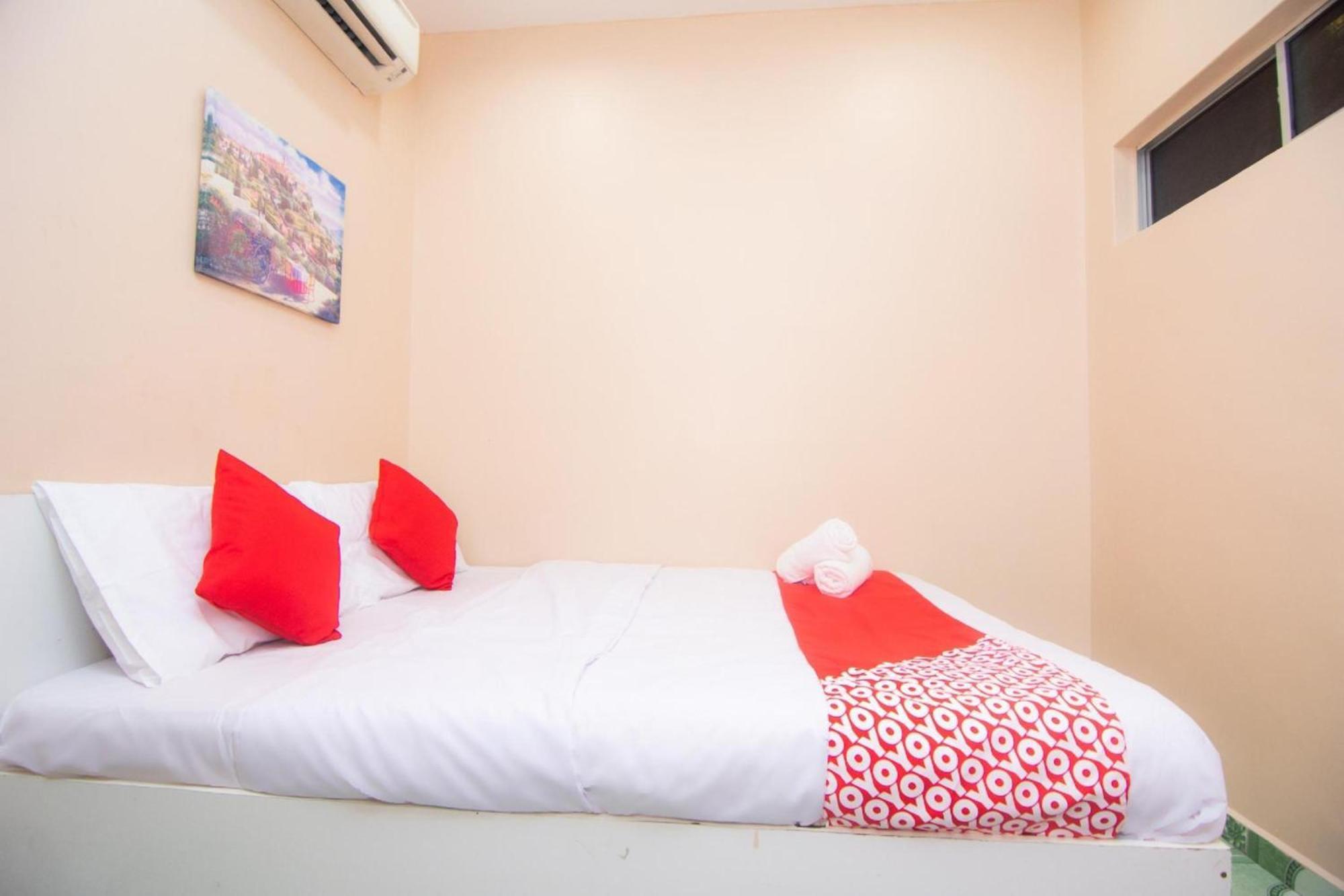 Oyo 1224 Hotel Hajah Rohayah Tanjong Malim Exteriör bild