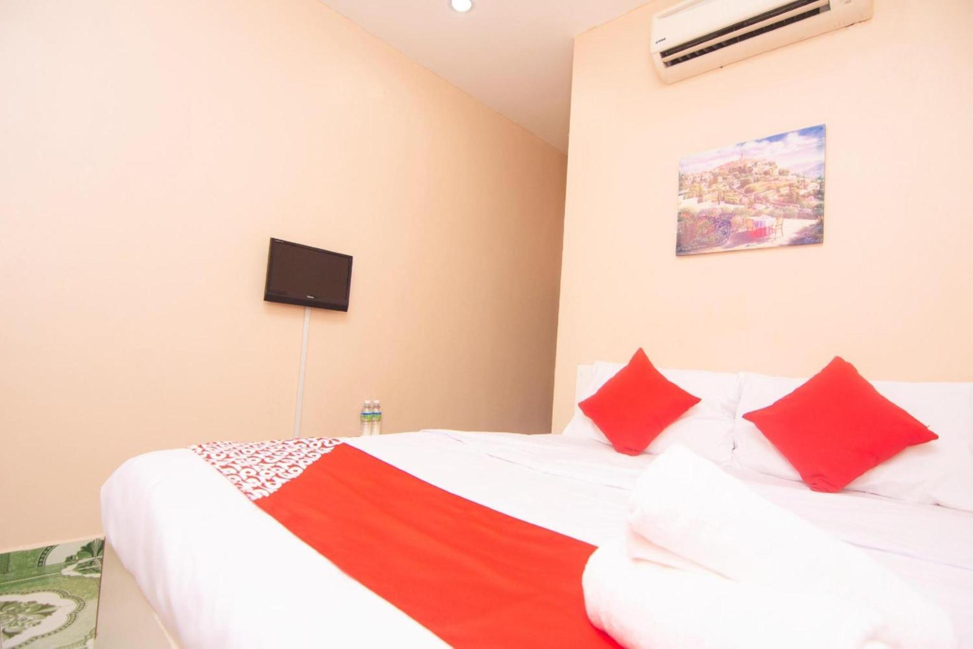 Oyo 1224 Hotel Hajah Rohayah Tanjong Malim Exteriör bild