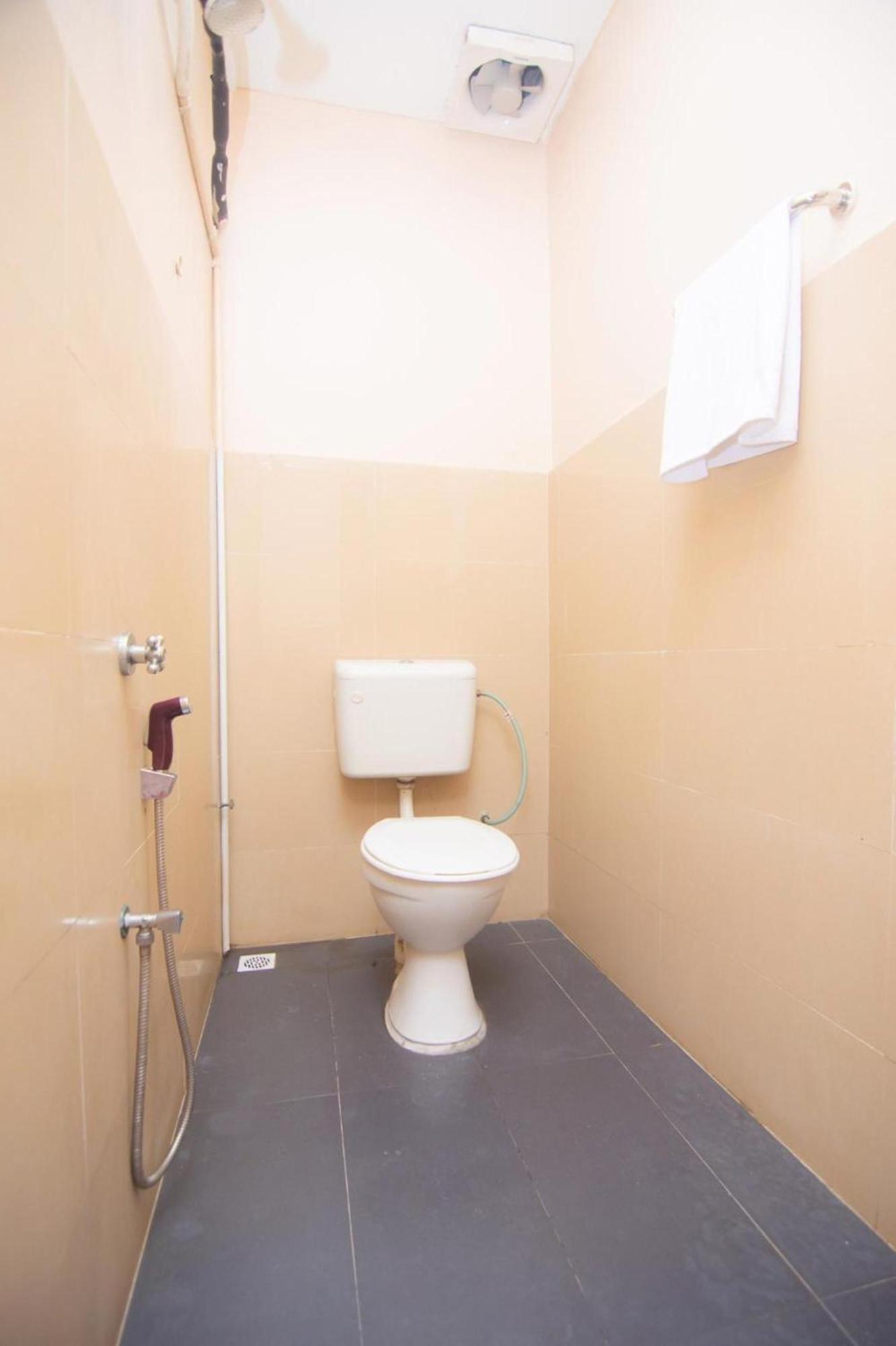 Oyo 1224 Hotel Hajah Rohayah Tanjong Malim Exteriör bild