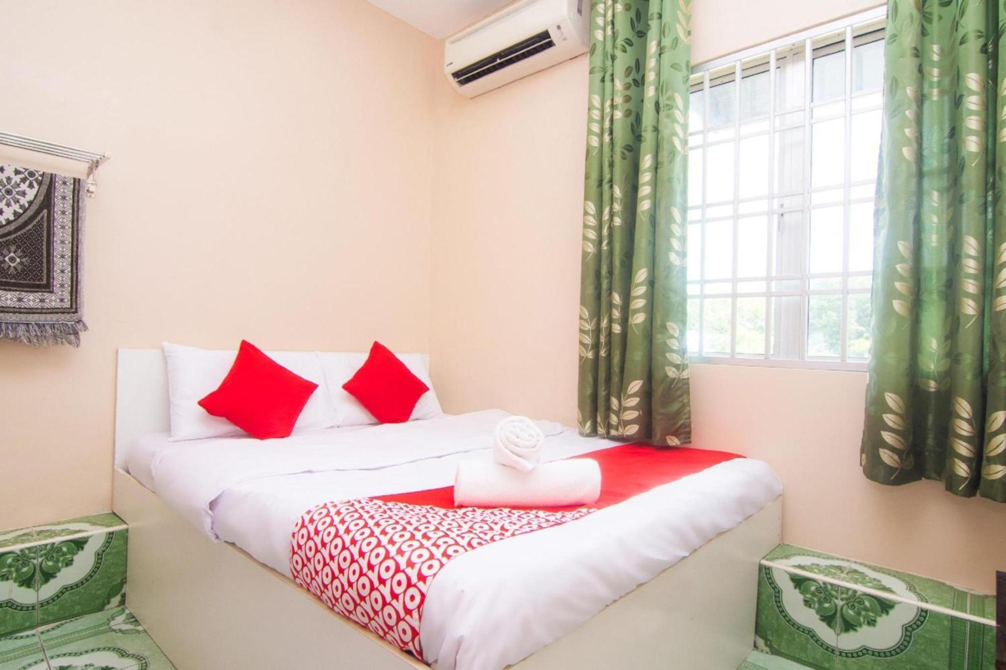 Oyo 1224 Hotel Hajah Rohayah Tanjong Malim Exteriör bild