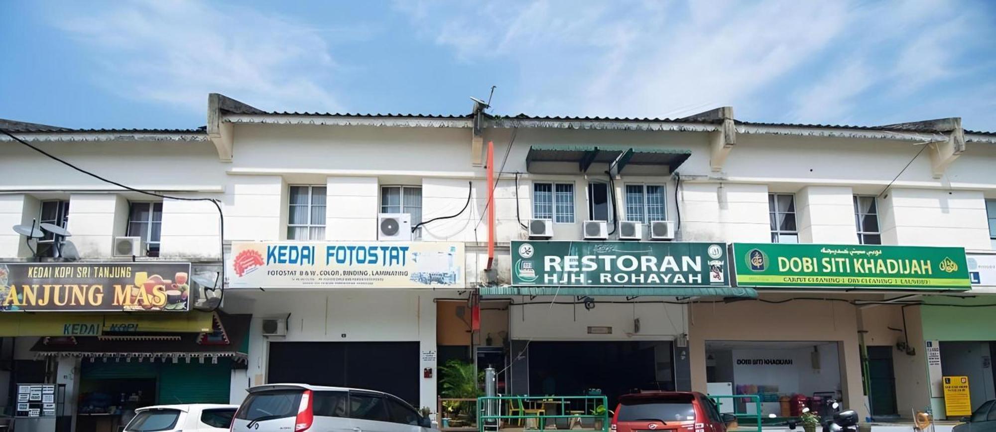Oyo 1224 Hotel Hajah Rohayah Tanjong Malim Exteriör bild