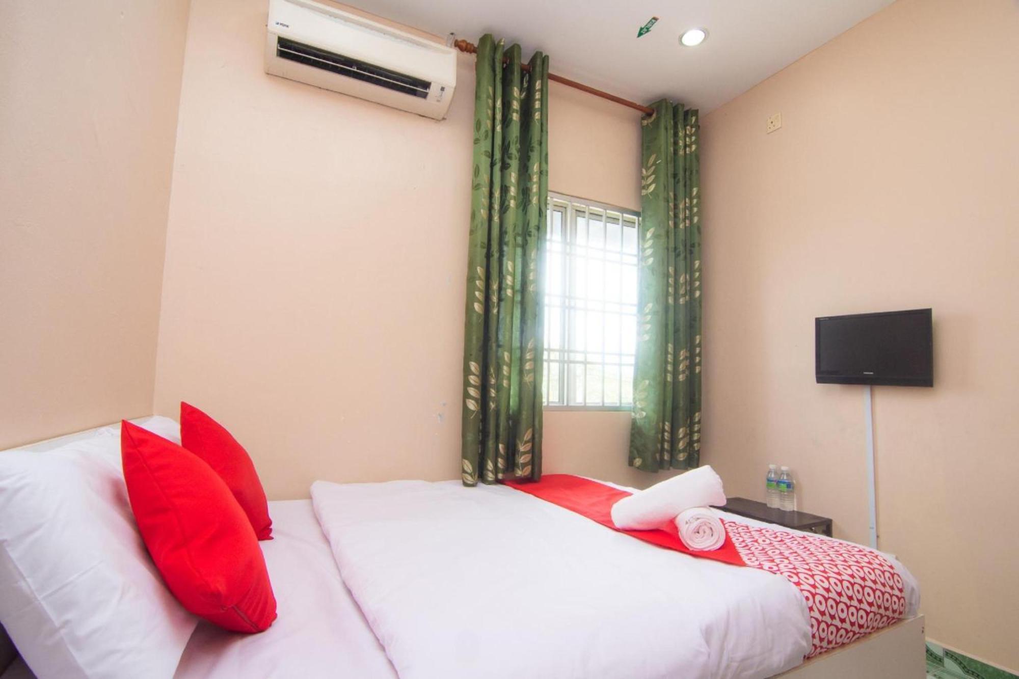 Oyo 1224 Hotel Hajah Rohayah Tanjong Malim Exteriör bild