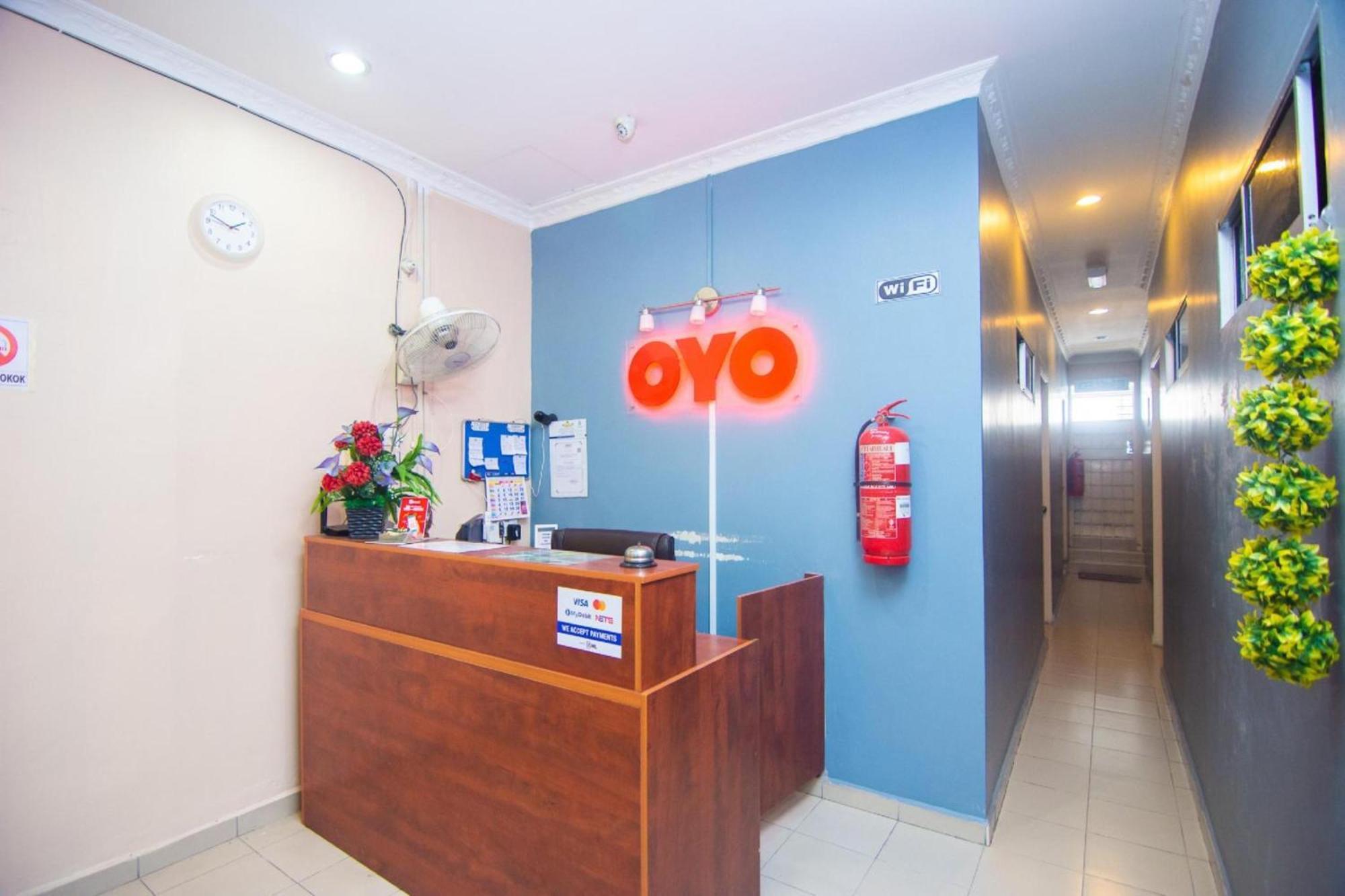 Oyo 1224 Hotel Hajah Rohayah Tanjong Malim Exteriör bild