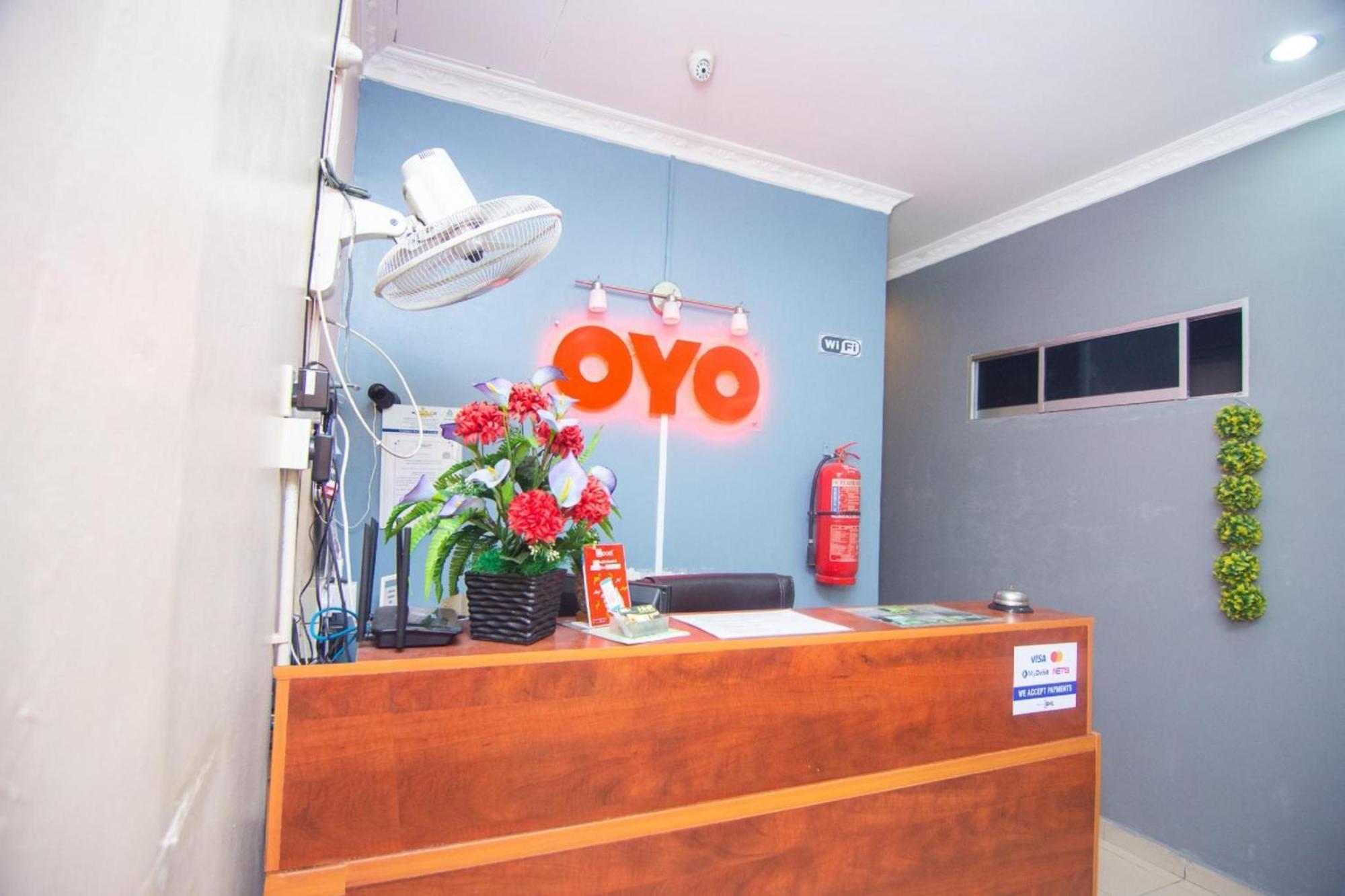 Oyo 1224 Hotel Hajah Rohayah Tanjong Malim Exteriör bild