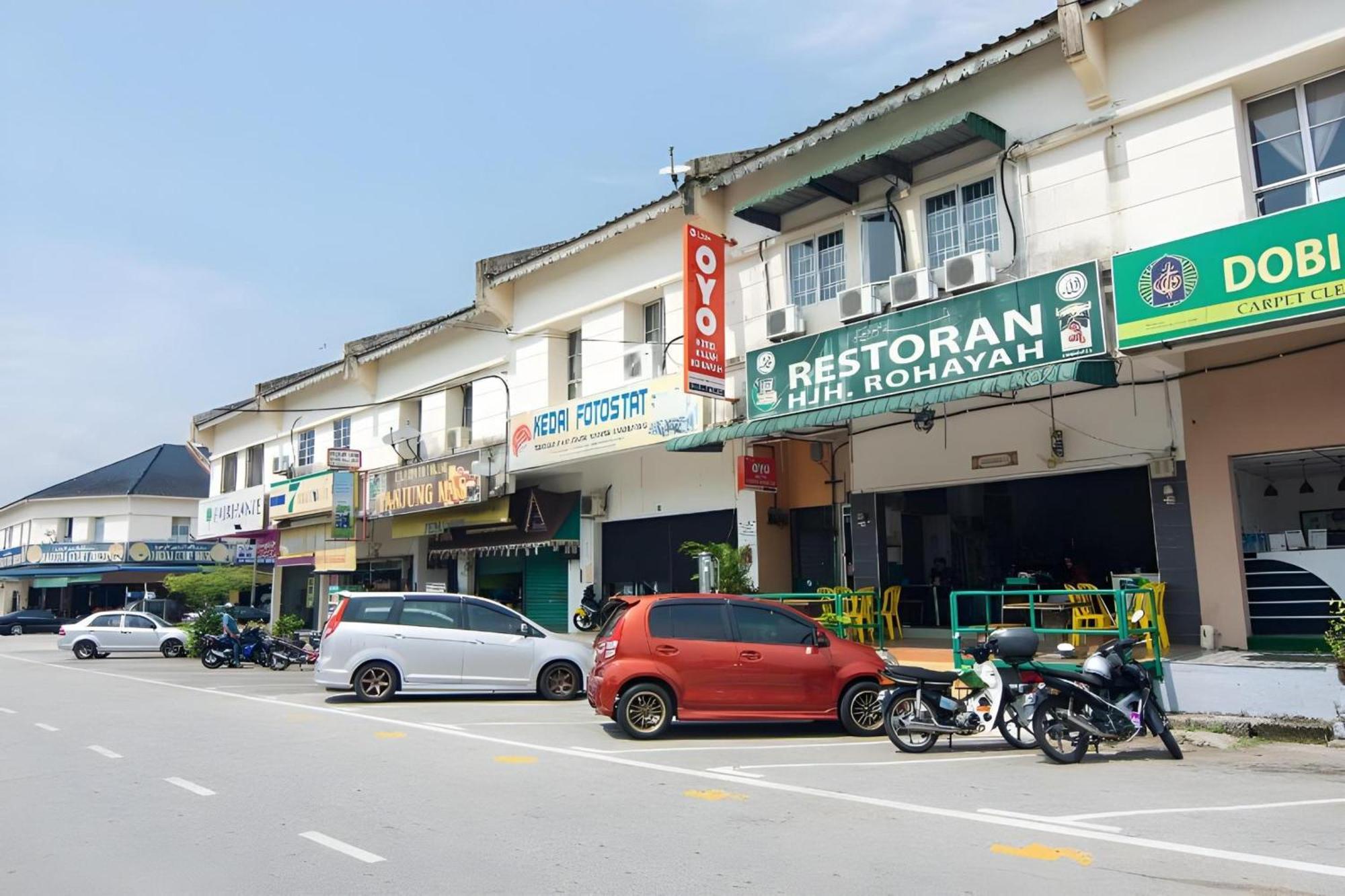Oyo 1224 Hotel Hajah Rohayah Tanjong Malim Exteriör bild