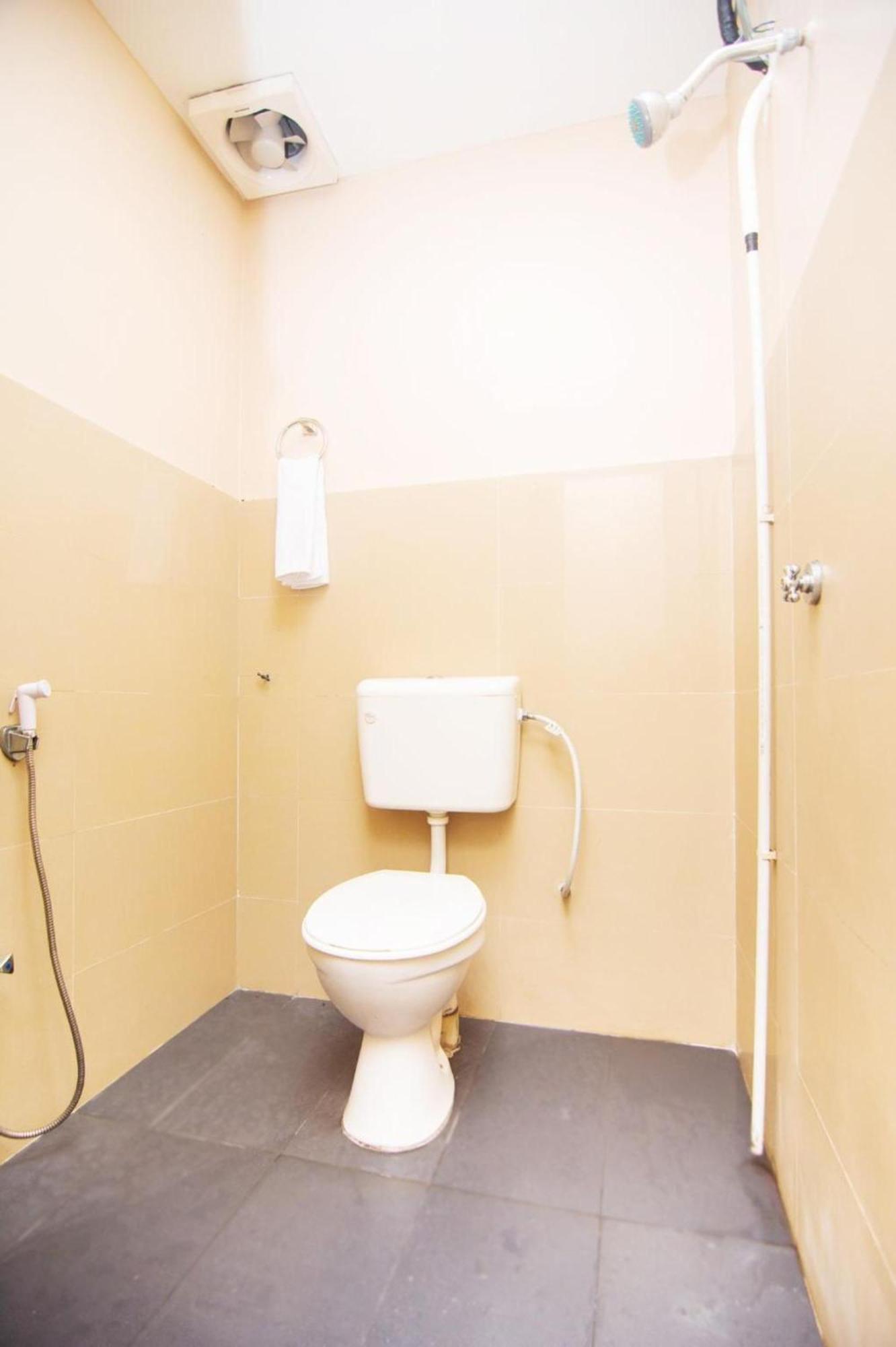 Oyo 1224 Hotel Hajah Rohayah Tanjong Malim Exteriör bild